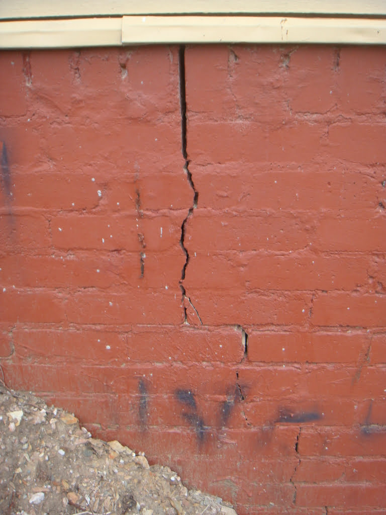 cracks in walls, Cracking to brickwork