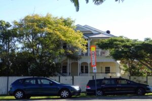 Buying in Taringa